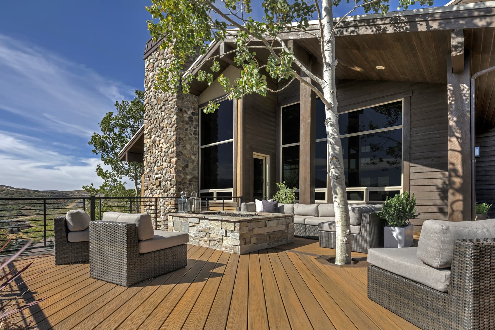 Trex Signature decking with rod railing in Utah